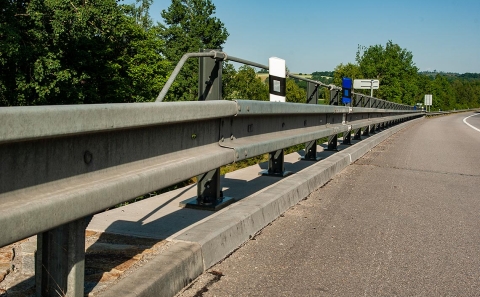 Svodidlo ZMS4-1/H2 na mostě D1-135 dálnice D1