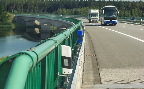 Svodidlo ZMS4/H2 na vnějším okraji mostu