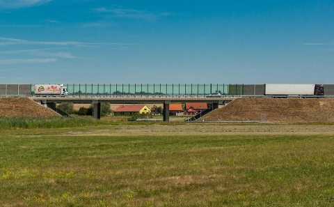 Most ev.č. D35-074B přes místní komunikaci a Borkovský potok