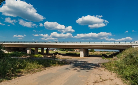 Most ev.č. D35-079 na dálnici D35 přes přítok potoka a místní komunikaci