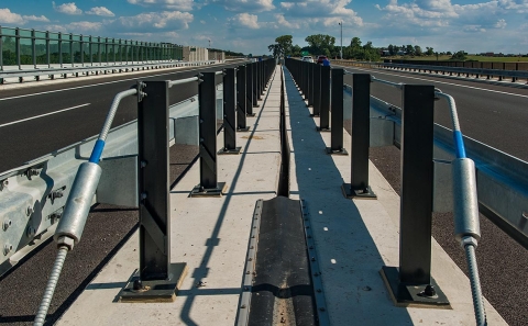 SDP mostu ev.č. D35-079 se svodidly ZMS4-1/H2, směr Časy