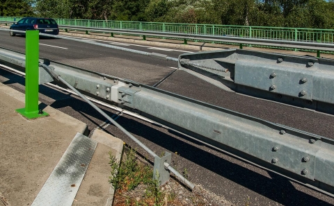 Ukotvení výztužných tyčí svodidla ZMS4/H3