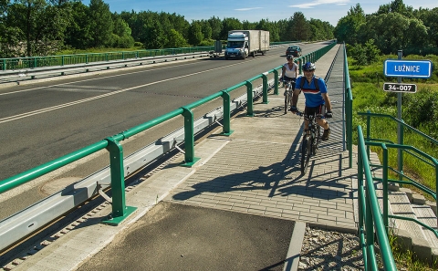 Most na I/34 přes Lužnici se svodidly OMO