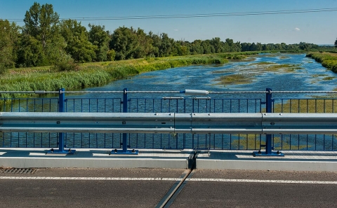 Dilatační celek svodidla ZMS4-A3/H2 na mostě přes Dyji