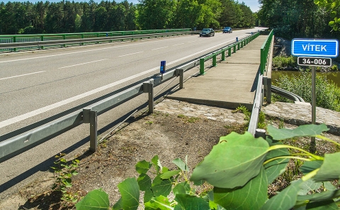 Most na I/34 přes rybník Vítek