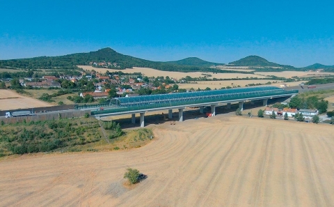 Letecký pohled na most D8-050 u Vchynic