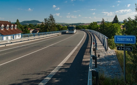 Most na I/43 v Černé hoře se svodidla MS4/H2