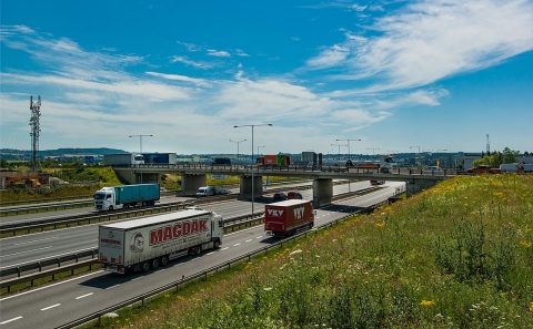 Most na silnici II/101 přes dálnici D1