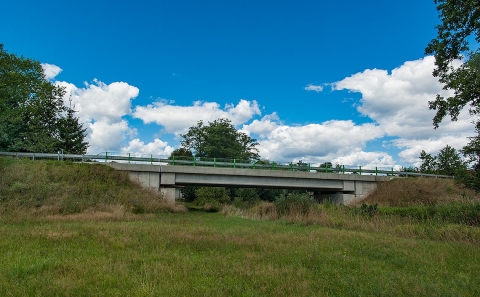 Most ev.č. 137-007 přes Chotovínský potok se svodidly OMO