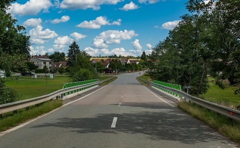 Svodidla ZMS4-1/H2 na mostě v obci Vřesce