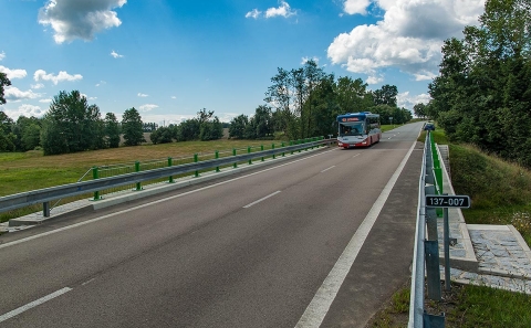 Most ev.č. 137-007 v obci Vřesce se svodidly OMO