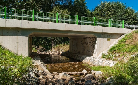 Most ev.č. 156-008 přes Zborovský potok se svodidly ZMS4-1/H2