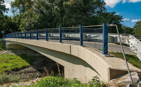 Most ev.č. 04810-4 přes Odru se svodidly ZMS4-1/H2