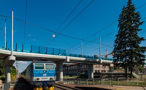 Most M117 Kyjevská přes železniční tratě do hl. nádraží Pardubice