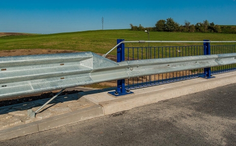 Ukotvení výztužné tyče svodidla ZMS4-A3/H2 a přechodový prvek