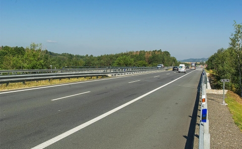 Svodidla ZMS4/H2 na mostě dálnice D1