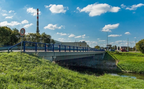 Most ev.č. 11-129 se svodidly ZMS4/H2 přes řeku Moravici