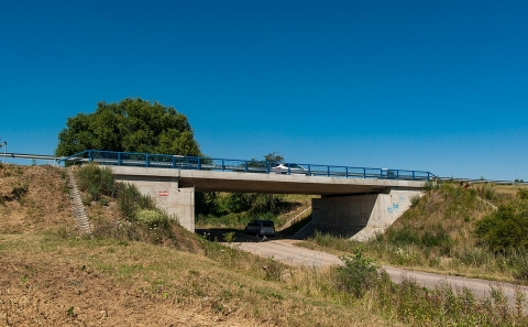Most ev.č. 38I-100a přes obslužnou silnici ve Znojmě
