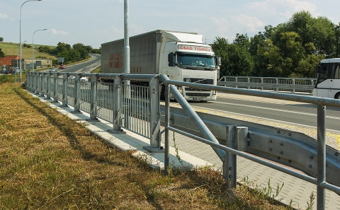 Svodidlo ZMS4/H2 na mostě přes Říčku
