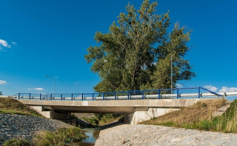 Most ev.č. 01129-2 přes potok Ostrá se svodidly ZMS4/H2
