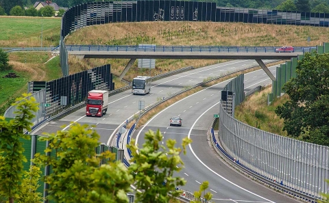 Menší mostní objekty přes novou I/11 se svodidly OMO